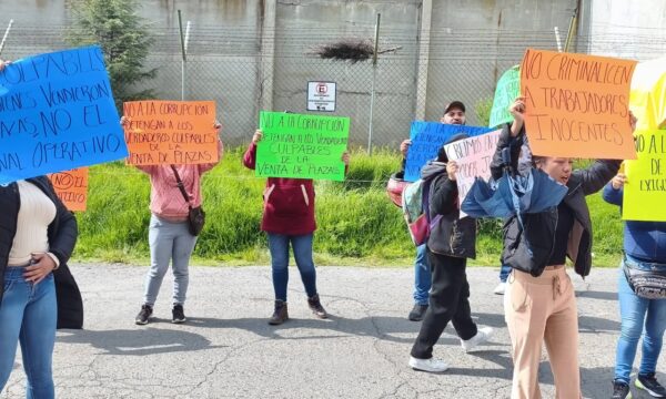 Hay dos servidores públicos más detenidos y acusados de fraude y abuso de autoridad por la venta de plazas