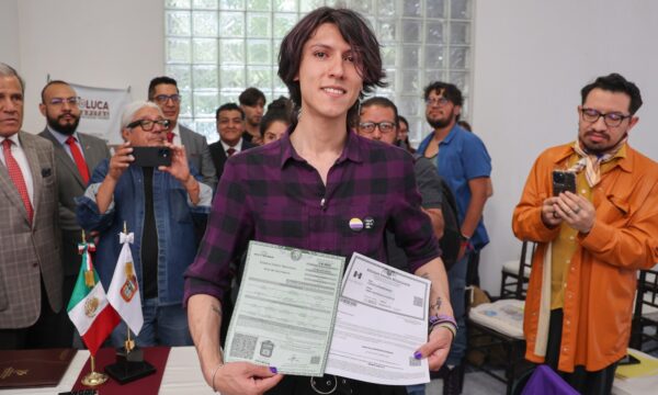 Expide Edomex primera acta de reconocimiento para una persona no binaria
