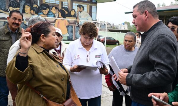 Visita Delfina Gómez primaria afectada estructuralmente en Valle de Chalco