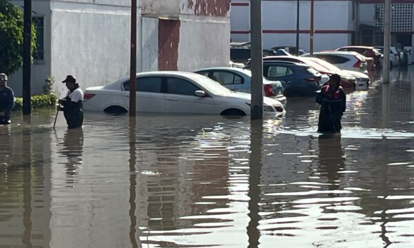 Falla en cárcamo genera inundación en la Unidad Habitacional Los Reyes Iztacala en Tlalnepantla