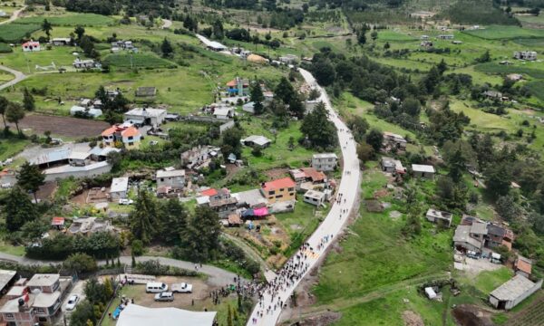 Rehabilitan carretera Tabernillas-La Lagunita y aprueban predio para nueva preparatoria en Almoloya de Juárez
