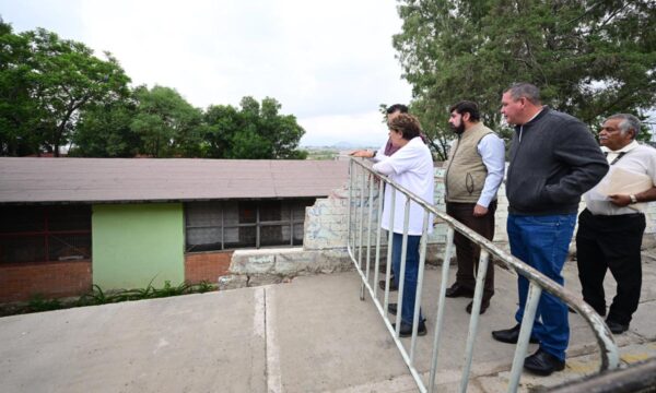 Gobierno del Edomex evalúa daños en primaria de Valle de Chalco afectada por lluvias y asentamiento del suelo