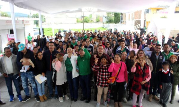 Acercan servicios de salud y bienestar a familias de San Luis Mextepec en Zinacantepec