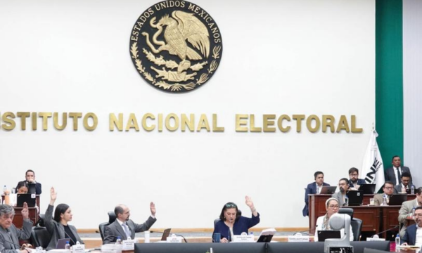 De la «Marea Rosa» al regreso del PES: INE reparte registros partidistas y batea a grupos satélites