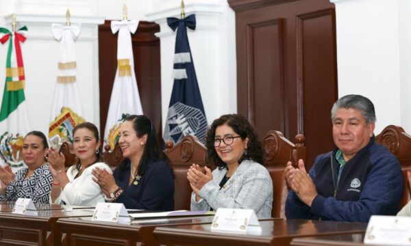 Ante relevo en la FAAPAUAEM, rectora llama a respetar decisión de los académicos