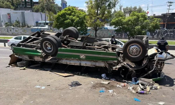 Al menos 15 lesionados dejó volcadura de microbús en la México-Pachuca