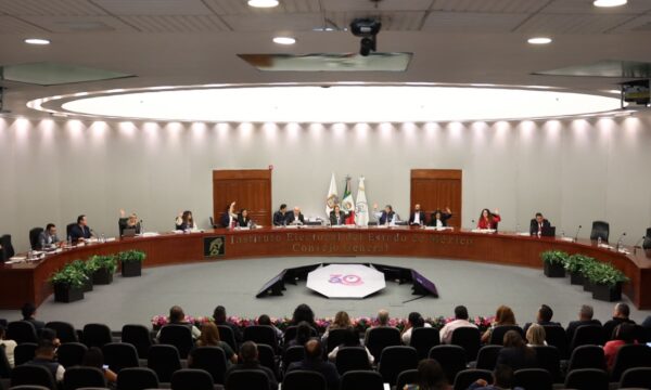Reasigna IEEM 476.4 millones a partidos políticos tras la incorporación de PAZ y Somos México