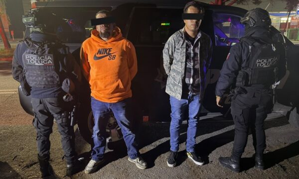 Capturan en Toluca a funcionario municipal y a un exservidor público por presunta extorsión a comerciantes