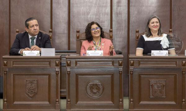 Reconoce UAEMex trayectoria de Paula Melgarejo y Héctor Macedo con el Galardón al Mérito Jurídico