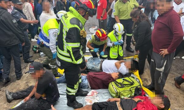 Siete personas resultan afectadas por caída de rayo durante festividad religiosa en Santiago Tlacotepec