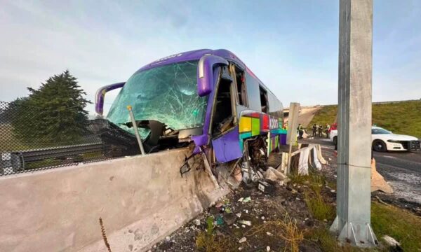 Se accidenta autobús de pasajeros en Arco Norte a la altura de Atlacomulco; 33 lesionados