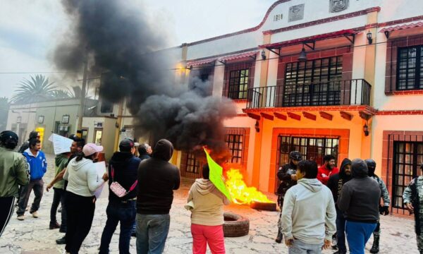 Escala protesta por la falta de construcción de una primaria en Tepetlaoxtoc