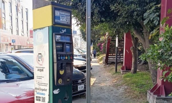 Naucalpan suspende temporalmente operación de parquímetros en zona azul