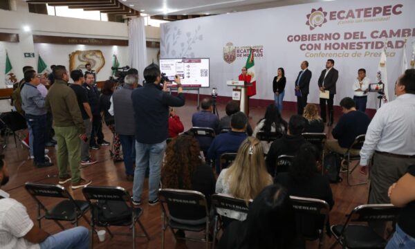 Azucena Cisneros lanza aplicación  “Ecatepec Sin Mordidas” para combatir la corrupción