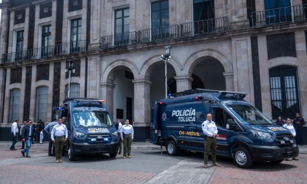 Suma Toluca dos centros de mandos móviles de la policía municipal para reforzar la vigilancia