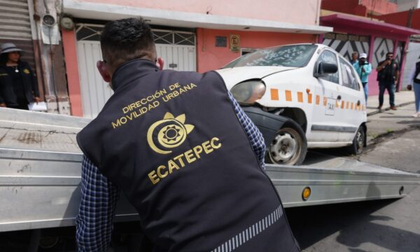 Intensifica Ecatepec retiro de vehículos abandonados en vía pública