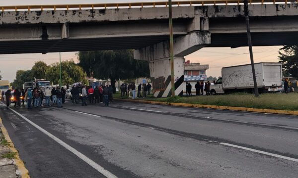 Sitiado Tenango del Valle; cierran todos los accesos al municipio por el mal estado de vialidades