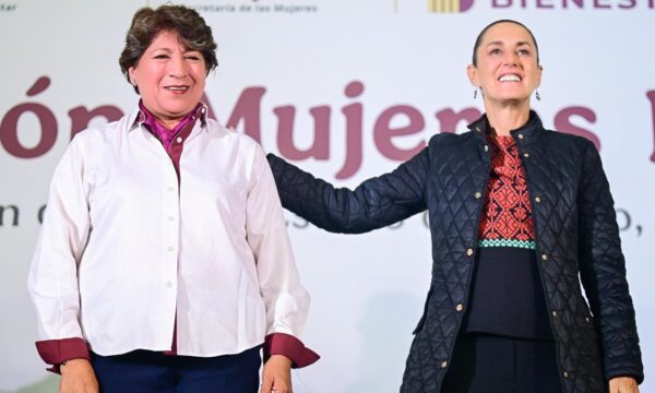 Entregan Sheinbaum y Delfina Gómez tarjetas de Pensión Mujeres Bienestar en Naucalpan