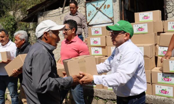Zinacantepec lleva apoyos alimentarios a comunidades de la zona alta