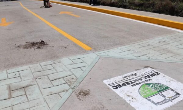 Zinacantepec entrega segunda etapa del Camino al Colín en San Antonio Acahualco