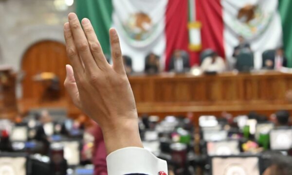Congreso mexiquense avala reforma para impedir doble nacionalidad a quienes busquen gobernar
