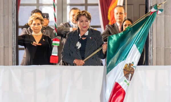 Delfina Gómez encabeza Grito de Independencia ante 30 mil personas en Toluca