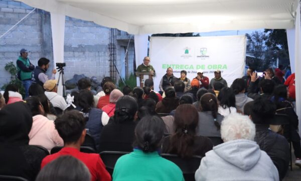 Zinacantepec lleva electrificación a San Bartolo el Llano tras años de espera