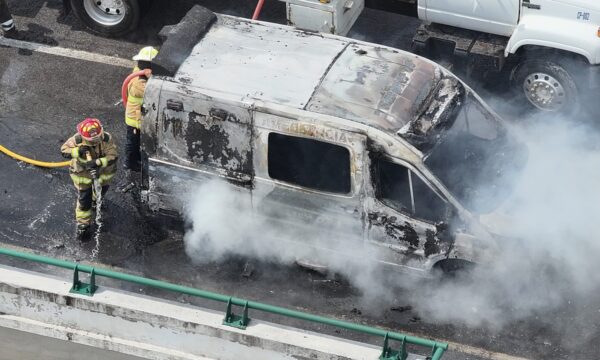 Se incendia ambulancia de Almoloya del Río en el Libramiento Bicentenario