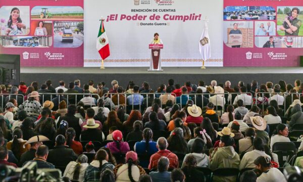 Anuncia Delfina Gómez una universidad pública para el sur del estado y siete clínicas para atender a mujeres