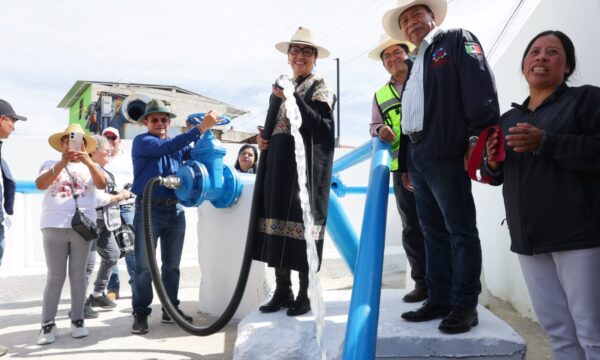 Azucena Cisneros pone en marcha pozo que llevará agua a más de 30 mil habitantes de Ecatepec