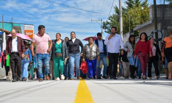 Entrega Adolfo Solís un kilómetro de concreto hidráulico en avenida Los Pinos