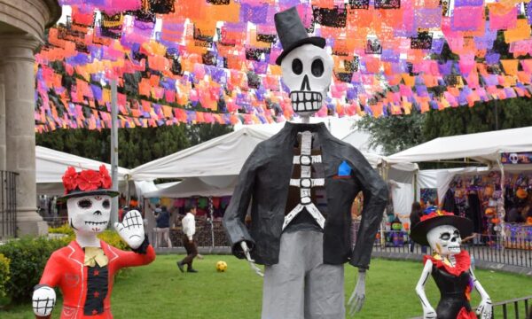 Alista Almoloya de Juárez ofrenda monumental y Desfile del Terror por Día de Muertos