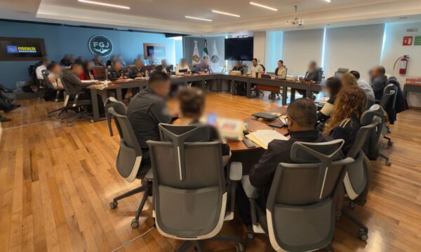 Tras 36 horas de bloqueo en la México-Toluca, madres buscadoras acuerdan con fiscalía revisar 37 casos de desaparición