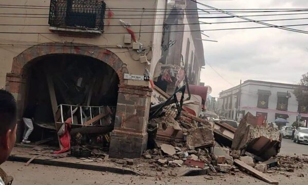 Se derrumban portales en el centro de Ixtlahuaca; de forma preliminar, no reportan víctimas